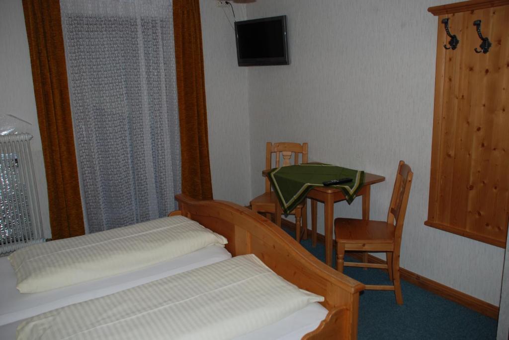 Pension Baeuerle Heiligenblut Kamer foto